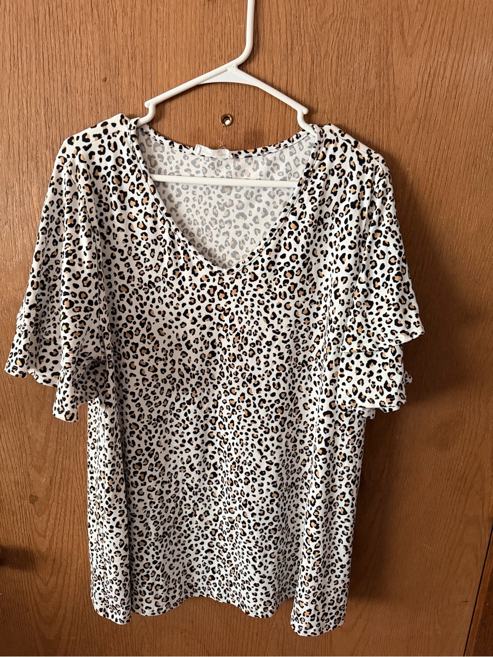 Leopard Print V-Neck Flutter Sleeve Tee - White/Camel